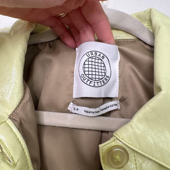 Urban Outfitters Xander Vinyl Cropped Jacket in Lime - Picture 8 of 10